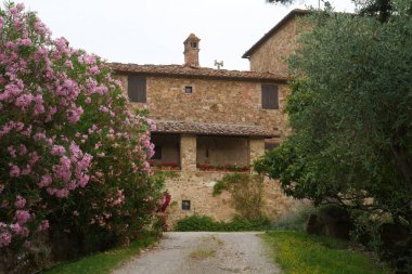 Poggibonsi yakınlarındaki eski çiftlik, Siena bölgesi, Tuscany, İtalya