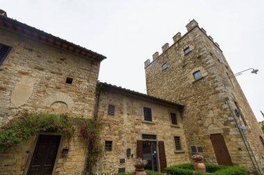 Badia a Passignano, İtalya 'nın Toskana bölgesindeki Chianti bölgesinde ortaçağ manastırı.