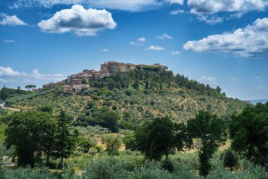 Yazın Val Teverina, Terni, Umbria, İtalya 'da Montecchio ve Lugnano yakınlarında kırsal alan.
