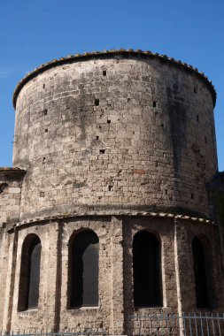 Terni, Umbria, İtalya 'daki San Salvatore Kilisesi' nin dışı.