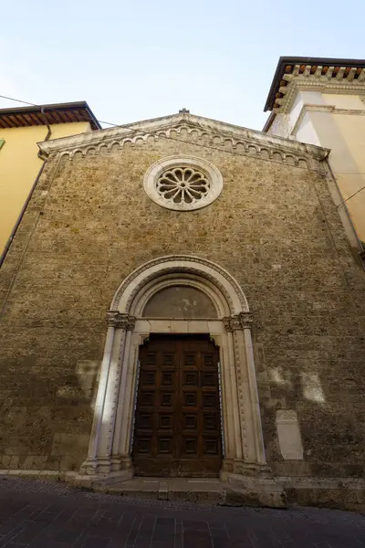 Rieti, Lazio bölgesinin tarihi binaları: San Pietro Apostolo Kilisesi