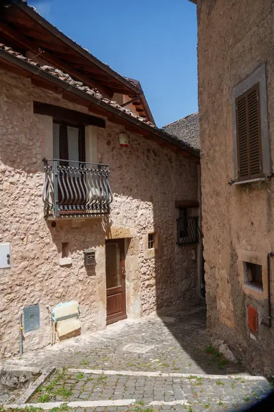 Ocre, İtalya, Abruzzo 'da L Aquila' da eski bir köy.