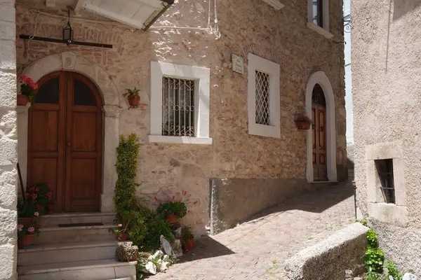 Rocca di Mezzo, İtalya, Abruzzo, Aquila eyaletinin eski bir kasabası.