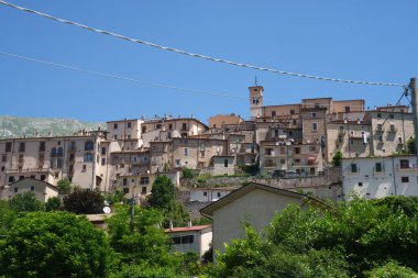 Barrea, yazın Abruzzo Ulusal Parkı 'ndaki eski köy.