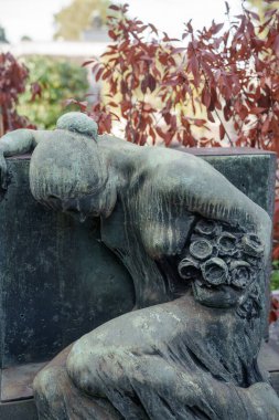 Cimitero Monumentale, Milano, Lombardy, İtalya 'daki tarihi mezarlık. bir mezar