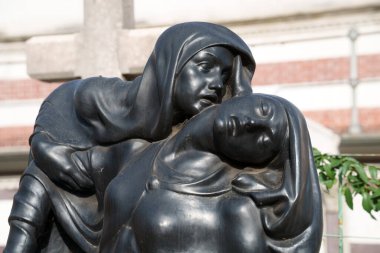 Cimitero Monumentale, Milano, Lombardy, İtalya 'daki tarihi mezarlık. bir mezar