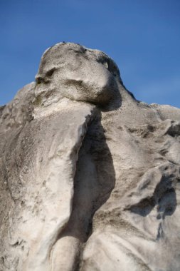 Cimitero Monumentale, Milano, Lombardy, İtalya 'daki tarihi mezarlık. bir mezar