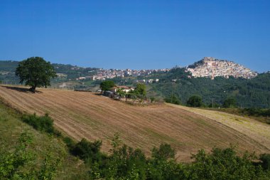 Calitri manzarası, Avellino vilayetindeki eski kasaba, Campania, İtalya