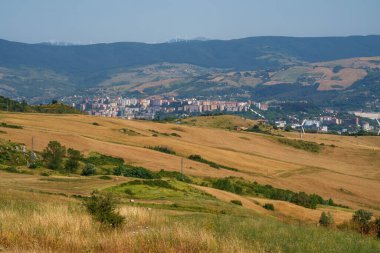 Yazın Muro Lucano 'dan Potenza, İtalya' ya Basilicata 'da manzara