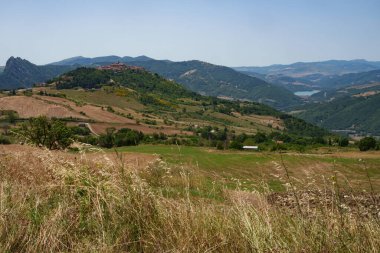 Yazın Potenza, Basilicata, İtalya yakınlarındaki kır manzarası