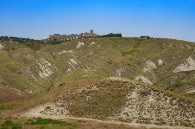 Matera ili, Basilicata, İtalya 'da Aliano ve Craco yakınlarındaki kır manzarası