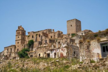 Craco, Matera vilayetinde terk edilmiş eski bir köy, Basilicata, İtalya