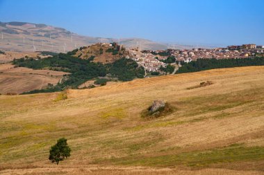 Rocchetta Sant Antonio yakınlarındaki kır manzarası, Foggia ili, Apulia, İtalya