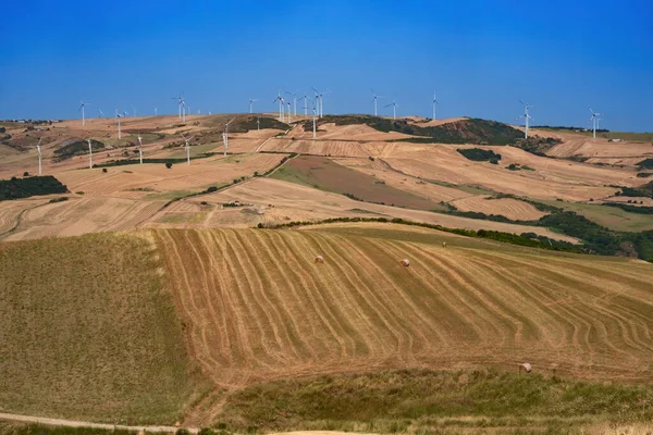 İtalya 'nın Basilicata eyaletindeki Melfi yakınlarındaki kır manzarası