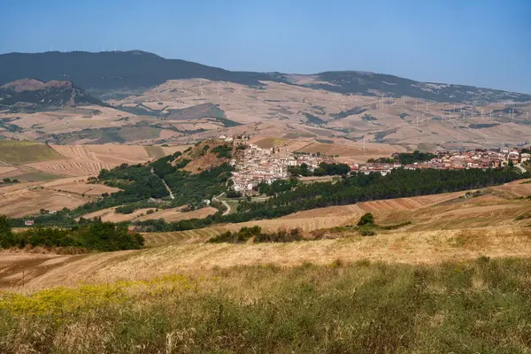 Rocchetta Sant Antonio yakınlarındaki kır manzarası, Foggia ili, Apulia, İtalya