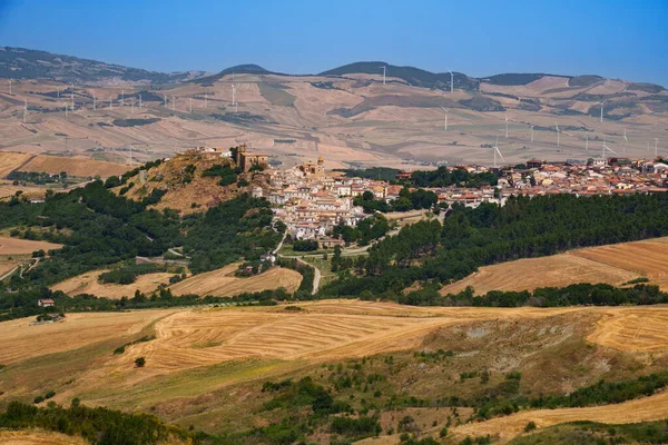 Rocchetta Sant Antonio yakınlarındaki kır manzarası, Foggia ili, Apulia, İtalya