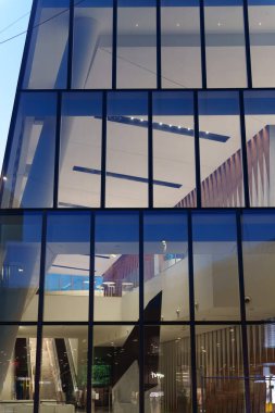 Şehir yaşamı, Milan 'daki modern park, Lombardy, İtalya, Üç Kuleli