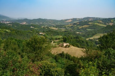 Yazın Amandola, Fermo, Marche, İtalya yakınlarındaki kırsal alan.