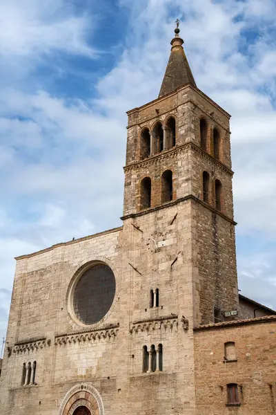 Bevagna, Perugia ili, Umbria, İtalya 'nın tarihi binaları: Silvestri Meydanı