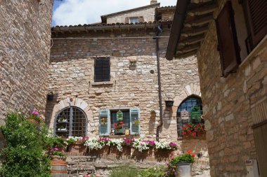 Collepino, İtalya 'nın Umbria eyaletinde Spello yakınlarındaki ortaçağ köyü.