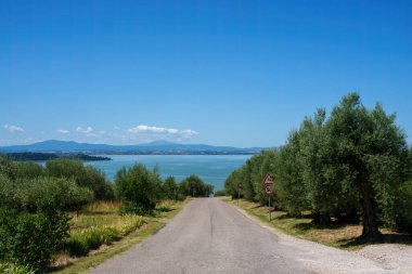 Torricella ve Monte del Lago yakınlarındaki Trasimeno Gölü, Perugia, Umbria, İtalya