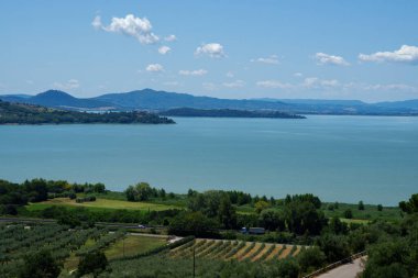 Trasimeno Gölü yazın Passignano yakınlarında, Perugia, Umbria, İtalya