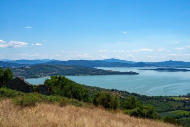 Trasimeno Gölü yazın Passignano yakınlarında, Perugia, Umbria, İtalya