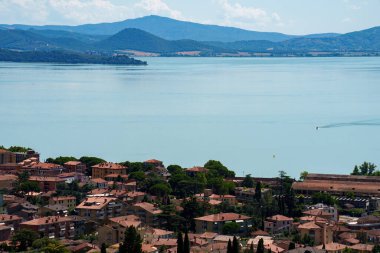 Trasimeno Gölü yazın Passignano yakınlarında, Perugia, Umbria, İtalya