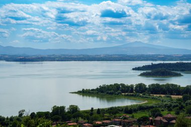 Trasimeno Gölü yazın Passignano yakınlarında, Perugia, Umbria, İtalya