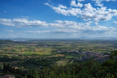 İtalya 'nın Toskana bölgesindeki Arezzo ilindeki Cortona' dan panoramik manzara