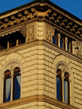 Ortaçağ Castello Sforzesco 'sunun önündeki tarihi binalar, Milano, Lombardiya, İtalya' daki şato