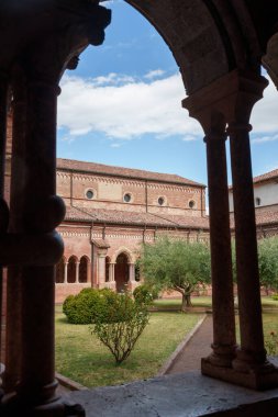 Piacenza ilindeki Chiaravalle della Colomba Ortaçağ Manastırı, Emilia-Romagna, İtalya