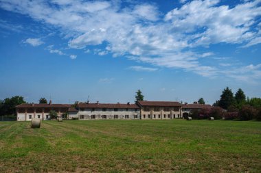 Lodi ilindeki kır manzarası, Lombardy, İtalya, yaz mevsiminde