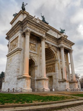 Milano, Lombardiya, İtalya 'da Arco della Pace olarak bilinen tarihi kemer.