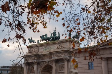 Milano, Lombardiya, İtalya 'da Arco della Pace olarak bilinen tarihi kemer.