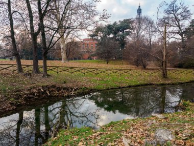 Milano 'daki Sempione Parkı, Lombardy, İtalya, Aralık ayında.
