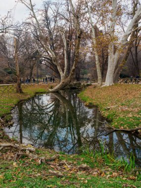 Milano 'daki Sempione Parkı, Lombardy, İtalya, Aralık ayında.