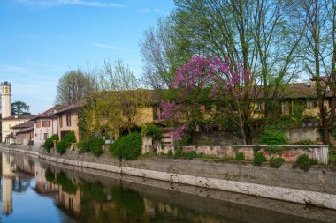 Martesana Kanalı 'ndaki eski binalar Inzago, Milan, Lombardy, İtalya