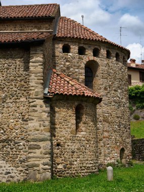 Ortaçağ SS kilisesi. Pietro e Paolo, Agliate, Monza Brianza ili, Lombardy, İtalya