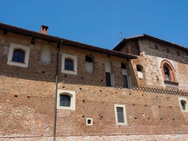 Gropello Cairoli, Lomellina 'daki eski kasaba, Pavia, Lombardy, İtalya. Ortaçağ Şatosu