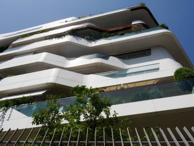 Şehir yaşamı, Milan, Lombardy, İtalya 'da üç kuleli modern ticari ve meskun bölge