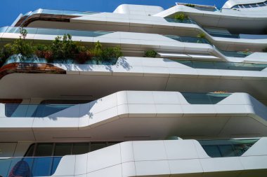 Şehir yaşamı, Milan, Lombardy, İtalya 'da üç kuleli modern ticari ve meskun bölge