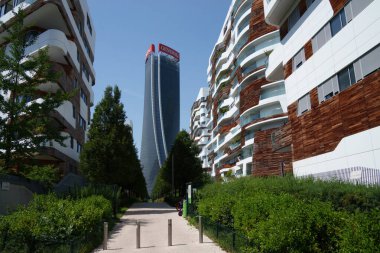 Şehir yaşamı, Milan, Lombardy, İtalya 'da üç kuleli modern ticari ve meskun bölge