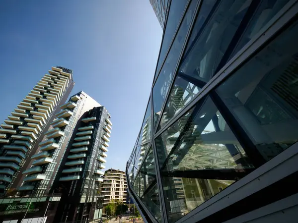 Porta Nuova, Milan, Lombardy, İtalya 'daki modern binalar