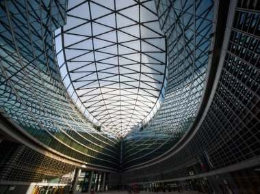 Porta Nuova, Milan, Lombardy, İtalya 'daki modern binalar. Palazzo Lombardia, Piazza Citta di Lombardia, Avrupa 'nın en büyük kapalı alanı.