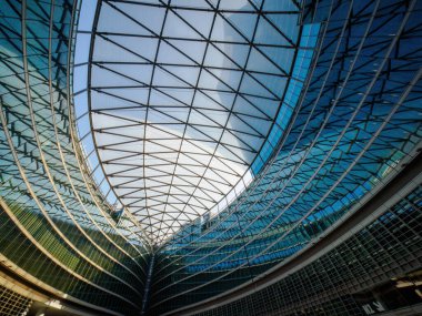 Porta Nuova, Milan, Lombardy, İtalya 'daki modern binalar. Palazzo Lombardia, Piazza Citta di Lombardia, Avrupa 'nın en büyük kapalı alanı.
