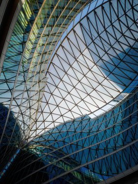 Porta Nuova, Milan, Lombardy, İtalya 'daki modern binalar. Palazzo Lombardia, Piazza Citta di Lombardia, Avrupa 'nın en büyük kapalı alanı.