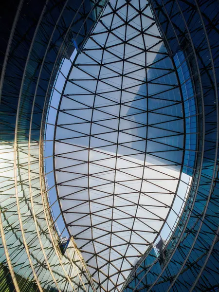 Porta Nuova, Milan, Lombardy, İtalya 'daki modern binalar. Palazzo Lombardia, Piazza Citta di Lombardia, Avrupa 'nın en büyük kapalı alanı.