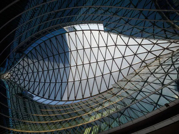 Porta Nuova, Milan, Lombardy, İtalya 'daki modern binalar. Palazzo Lombardia, Piazza Citta di Lombardia, Avrupa 'nın en büyük kapalı alanı.