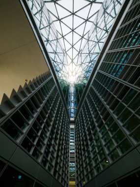 Porta Nuova, Milan, Lombardy, İtalya 'daki modern binalar. Palazzo Lombardia, Piazza Citta di Lombardia, Avrupa 'nın en büyük kapalı alanı.